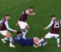 开云官网-集体断电+差点翻船！这夜的大巴黎，很熟悉